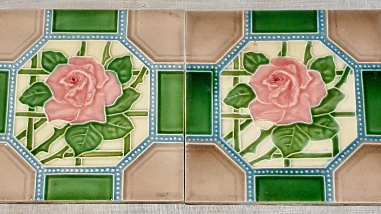 4 azulejos de diseño floral antiguos Majolica
