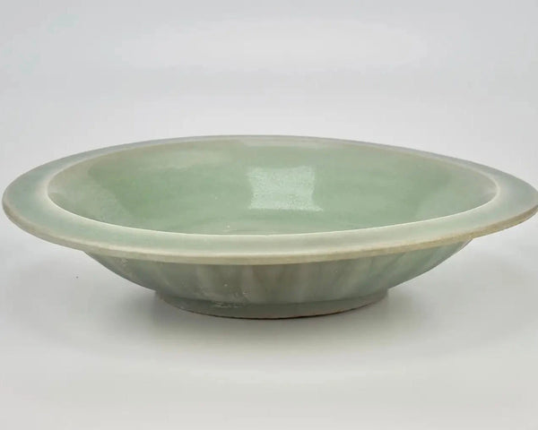 Plato de Celadón Longquan con “Peces Gemelos” | Cerámica Song-Yuan