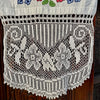 Toalla de Rumanía con Bordados y Encaje Hechos a Mano, 1970
