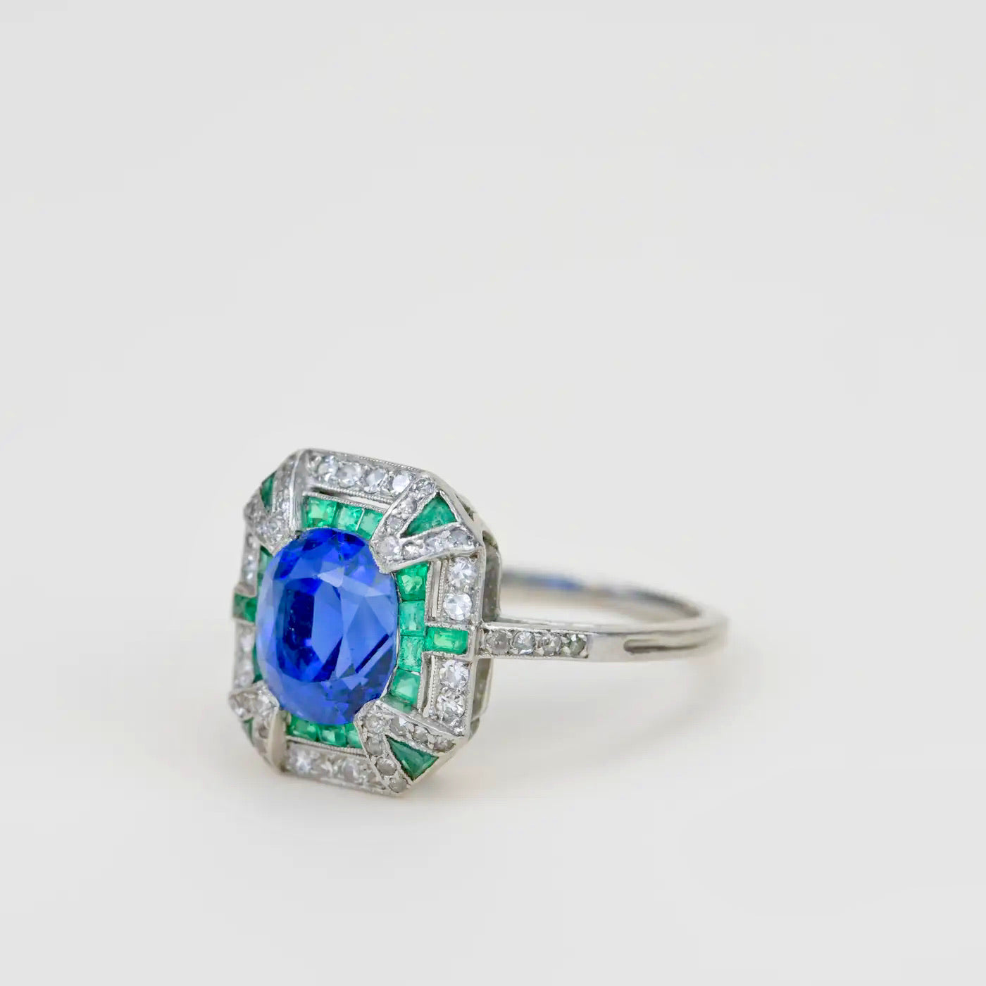 Anillo Eduardiano Zafiro, Diamante y Esmeralda, 1910