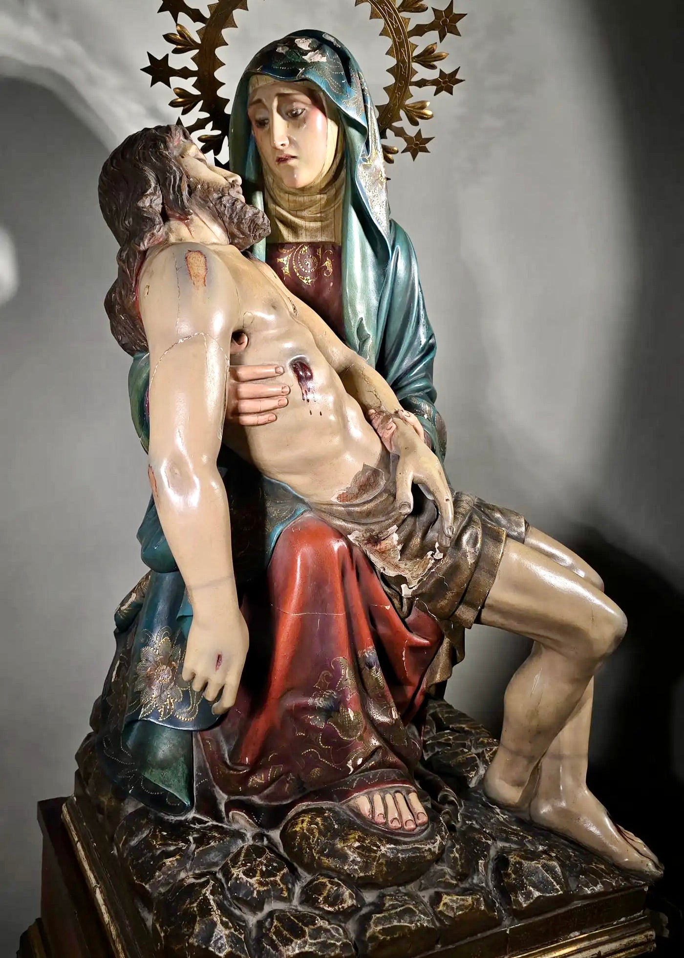 “La Piedad” Escultura tallada y policromada del siglo XIX