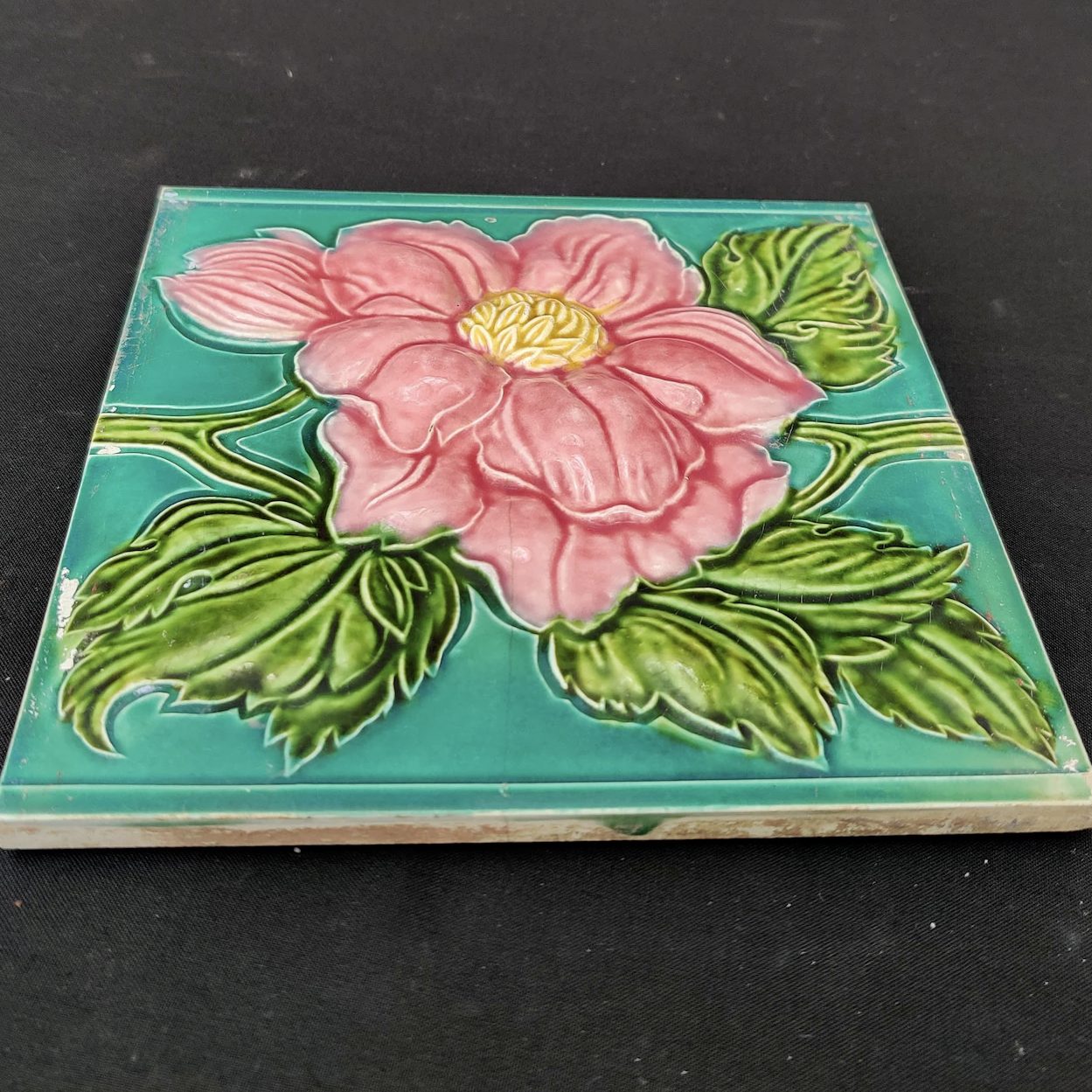 Azulejo flor en relieve de cerámica japonesa, año 1940