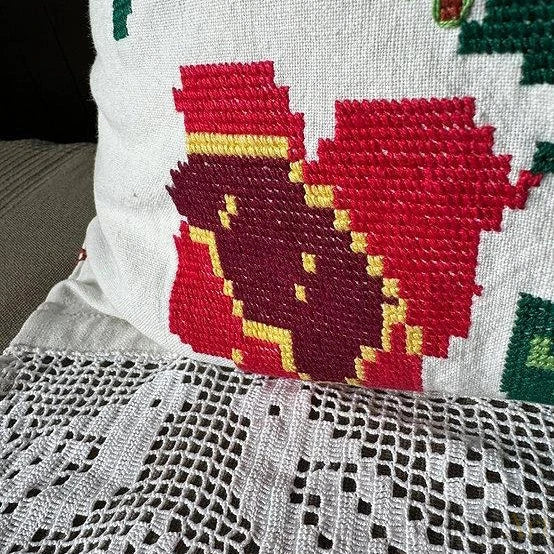 Funda de almohada de Rumania bordada y con encajes