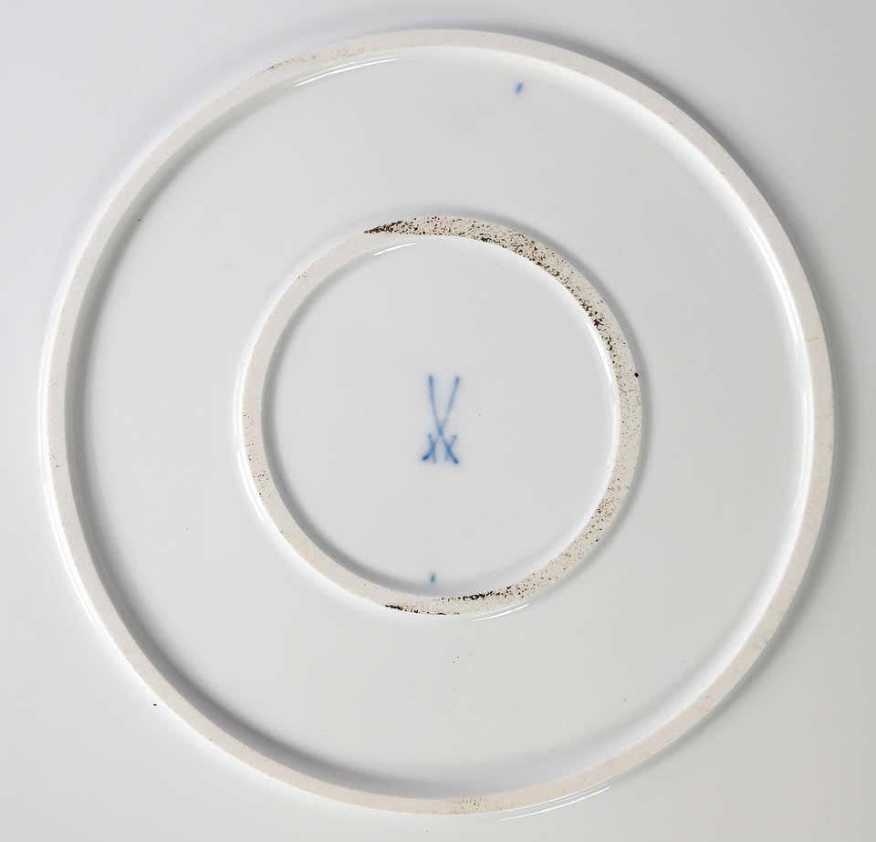Plato de Porcelana Dorada Meissen Pintado a Mano