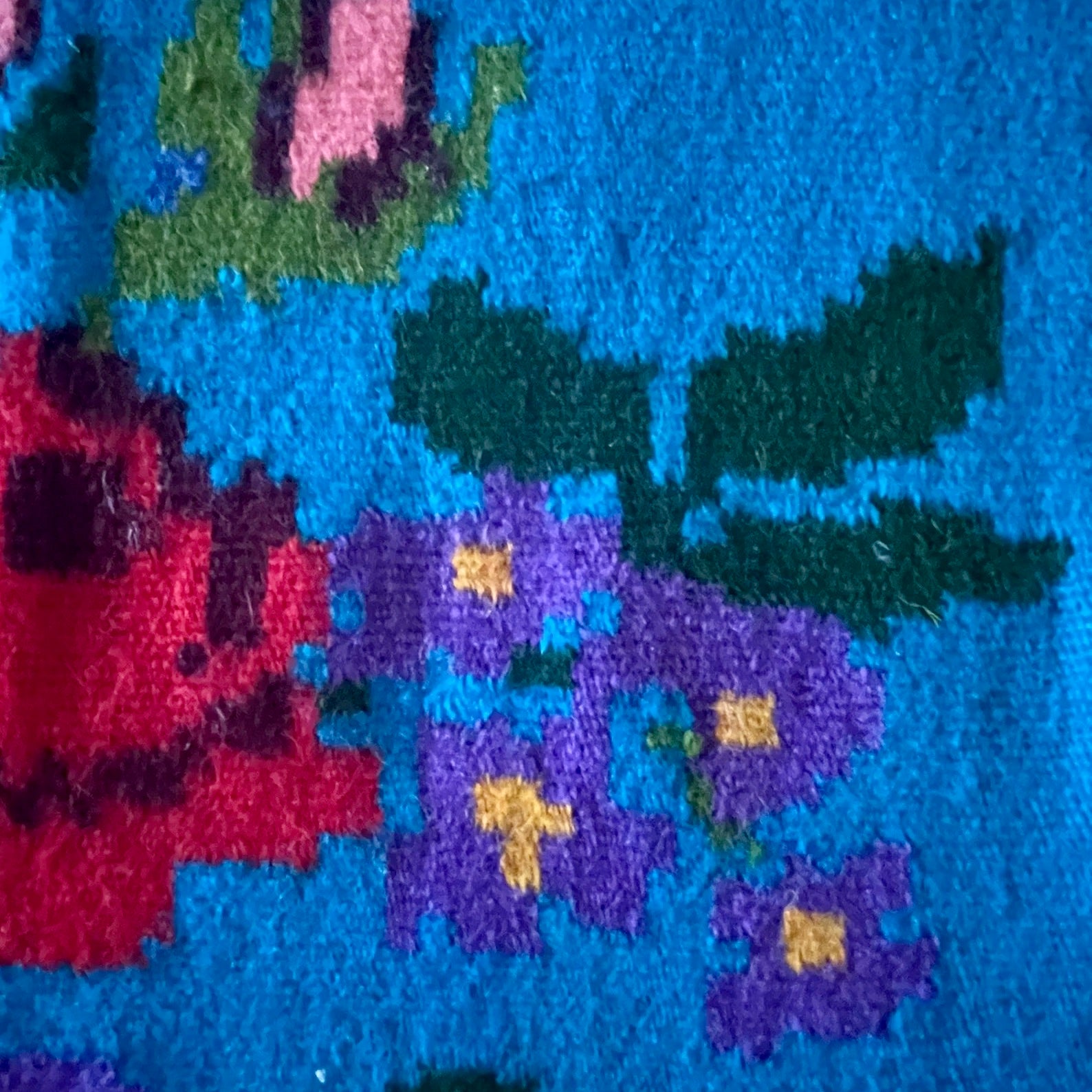 Alfombra Rumana Tejida a Mano en Transilvania en los Años 50
