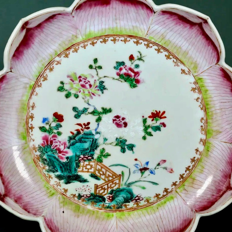 Plato en Forma de Hoja de Loto de porcelana china, 1765