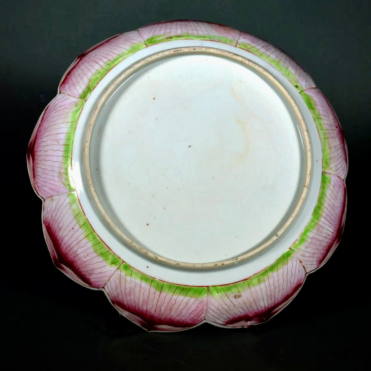 Plato en Forma de Hoja de Loto de porcelana china, 1765