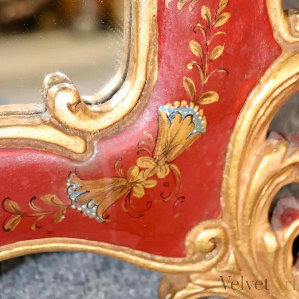 Espejo Rojo Chinoiserie Tallado en Dorado de 1950