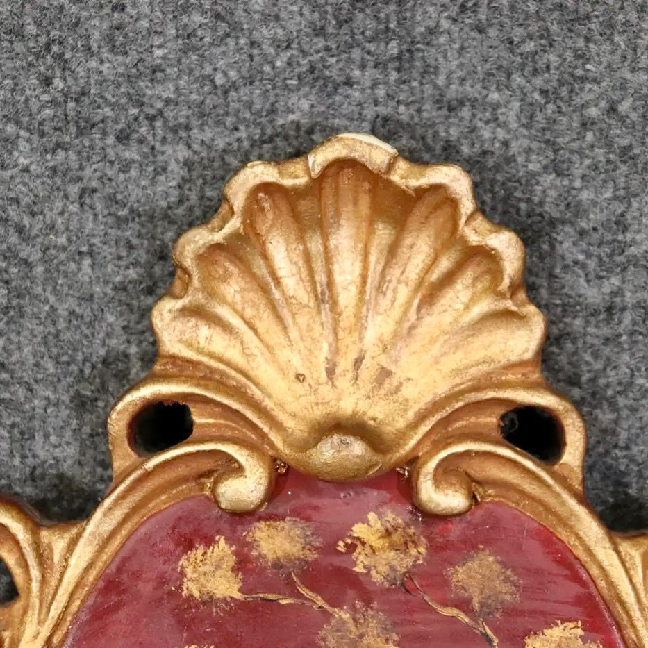 Espejo Rojo Chinoiserie Tallado en Dorado de 1950