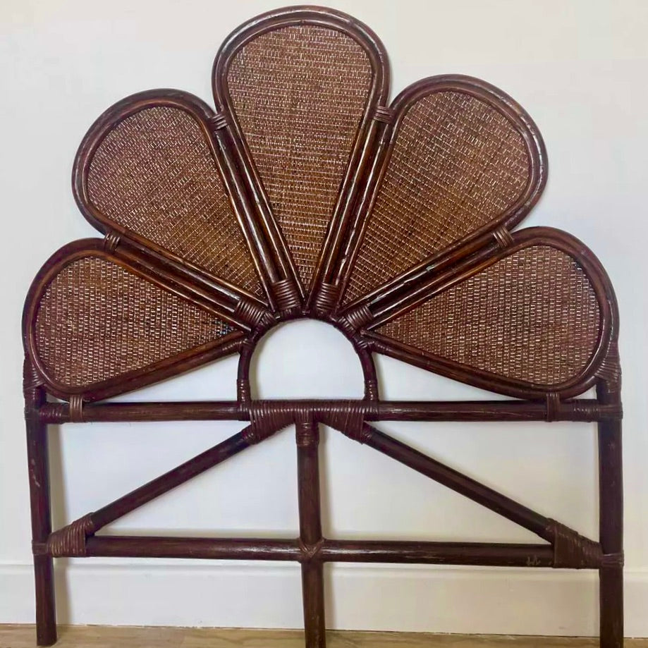 Cabecero de Ratán Marrón con Forma de Flor