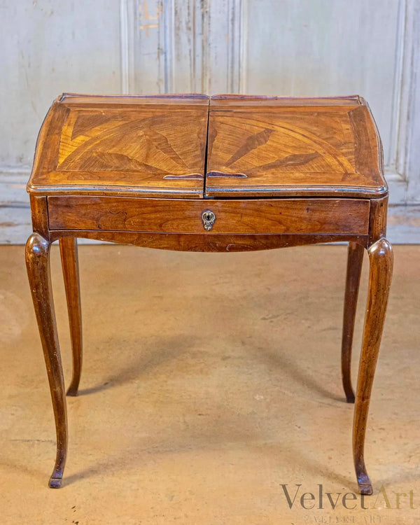 Escritorio de Nogal Estilo Luis XV para Mujer | Francia, 1810
