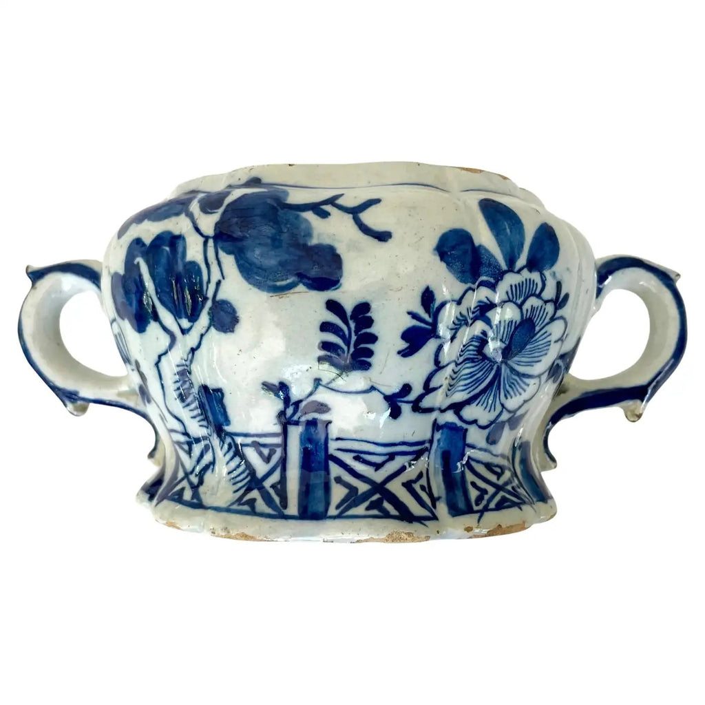 Jarrón de Loza de Delft Azul y Blanco con Asas, Estilo Chinoiserie