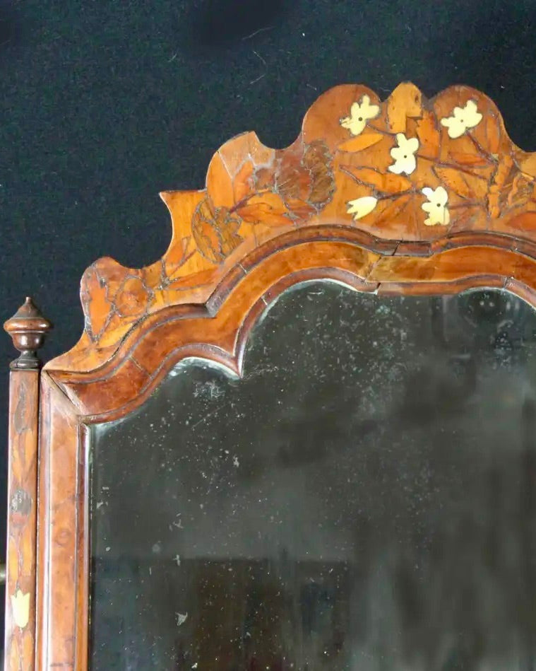 Espejo de Tocador Holandés del Siglo XVIII en Marquetería de Nogal