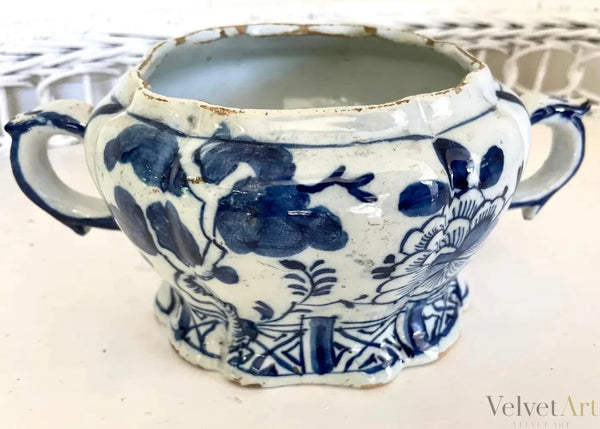 Jarrón de Loza de Delft Azul y Blanco con Asas, Estilo Chinoiserie