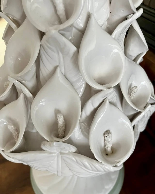 Lámpara de Manises en Cerámica Blanca con Base de Madera