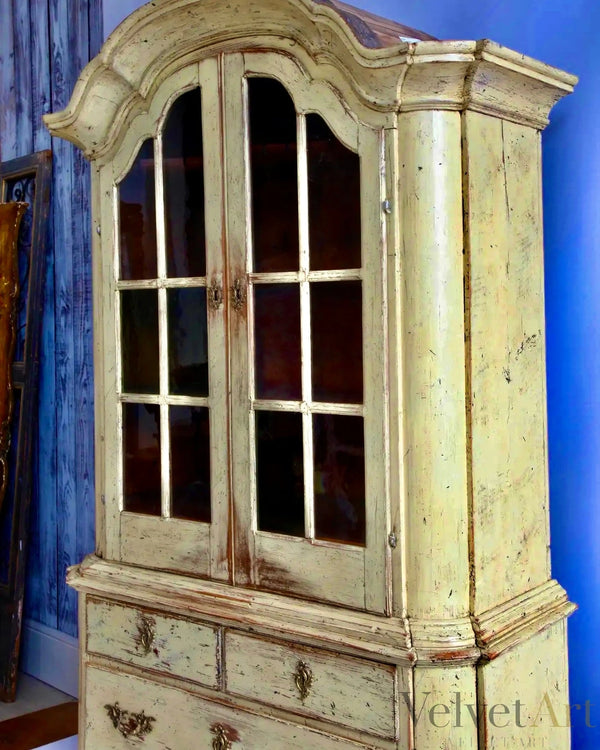 Vitrina Amarilla Sueca Gustaviana del Siglo XVIII