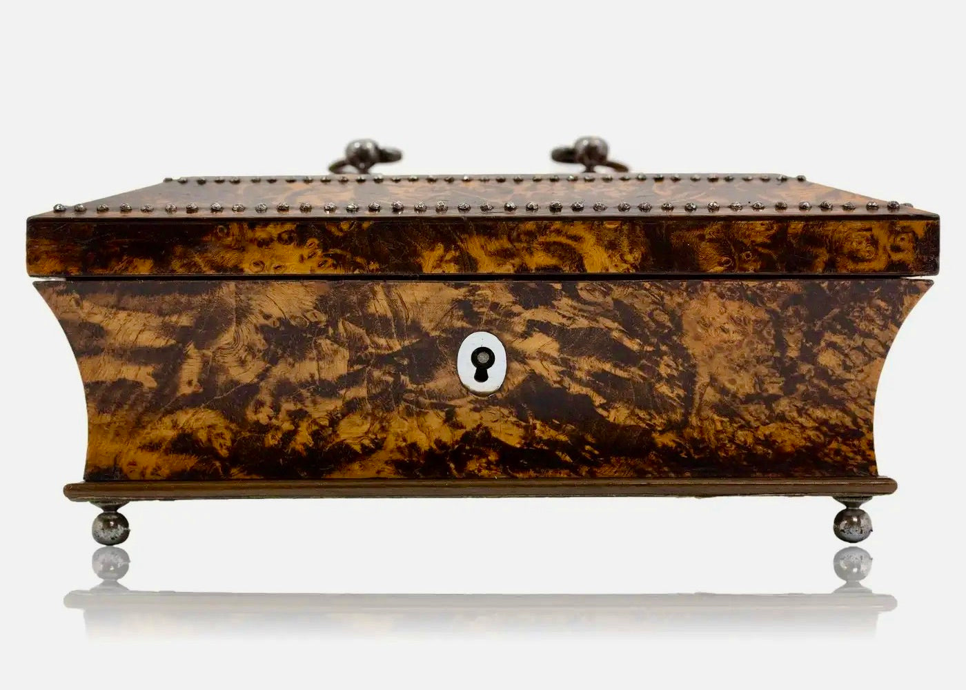 Costurero Francés Palais Royal de Madera de Morera y Nácar del Siglo XIX