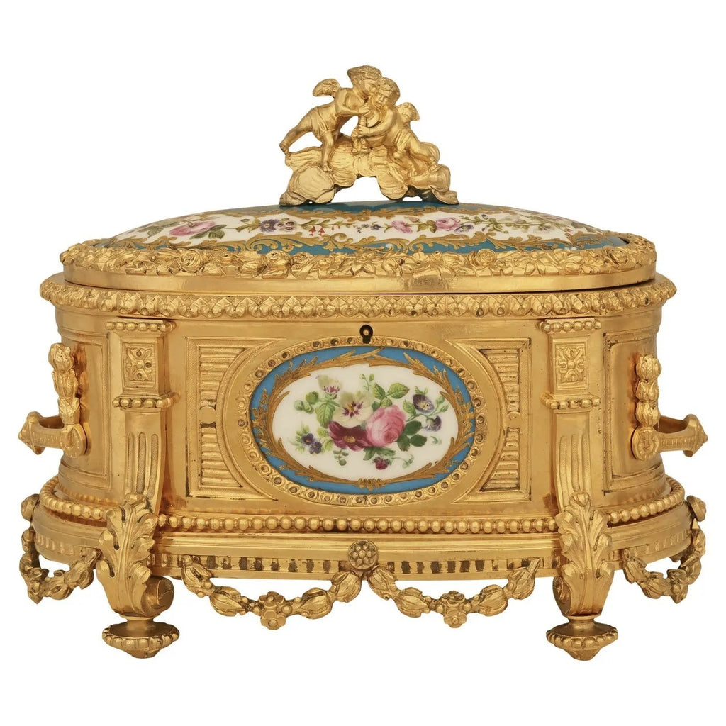 Caja joyero francesa de porcelana de Sèvres y ormolú, estilo Luis XVI, siglo XIX