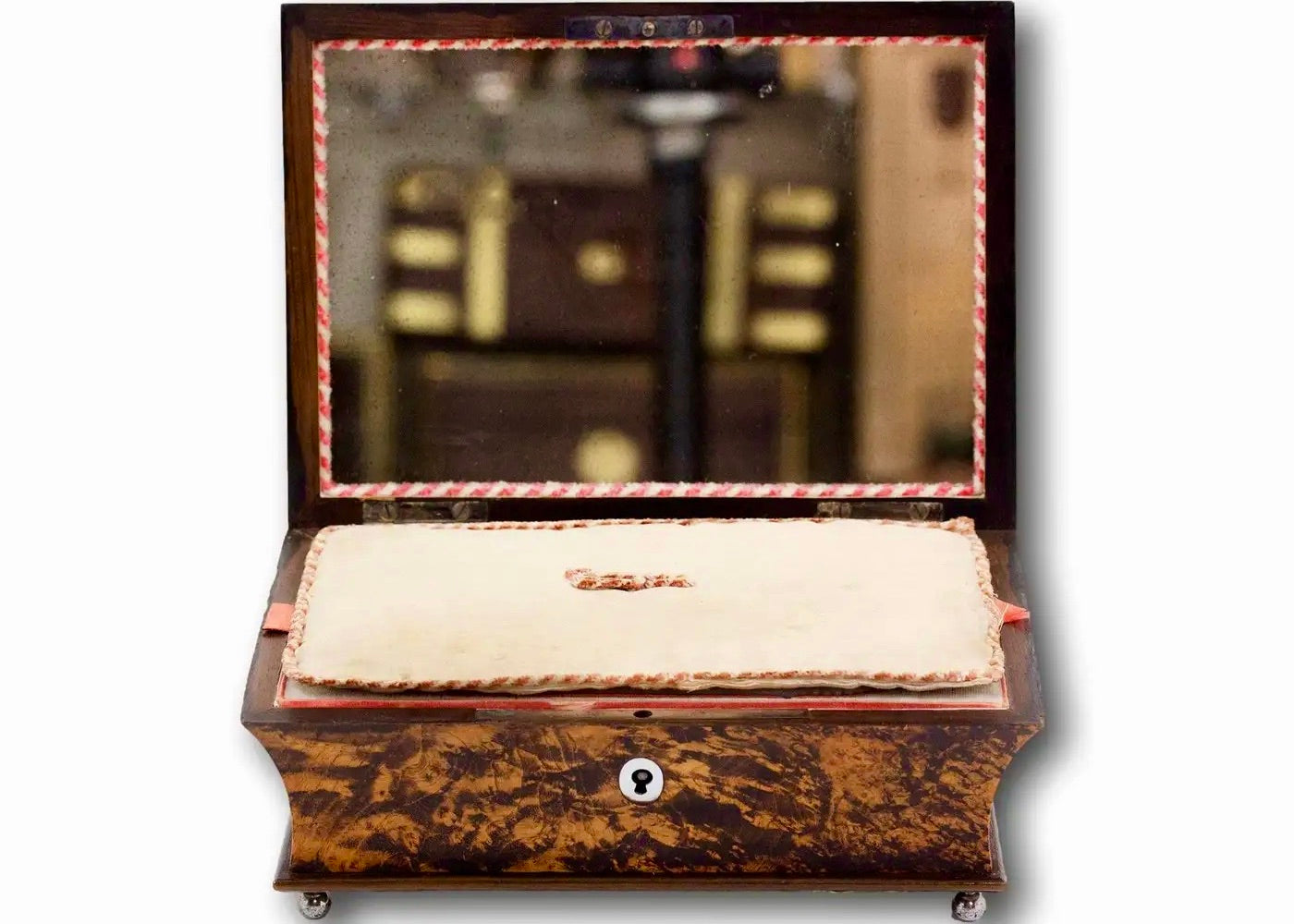 Costurero Francés Palais Royal de Madera de Morera y Nácar del Siglo XIX
