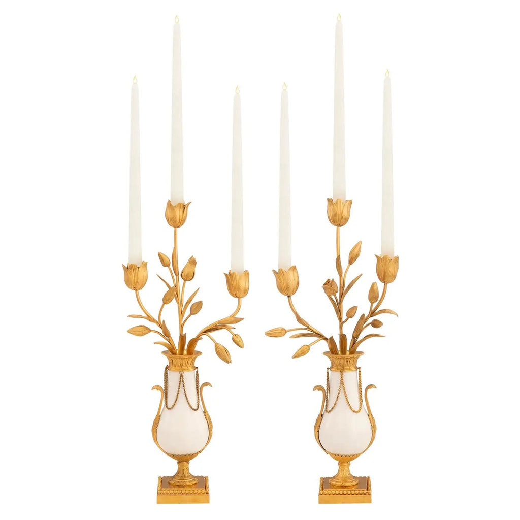 Candelabros Franceses Luis XVI en Ormolu y Mármol de Carrara del siglo XIX