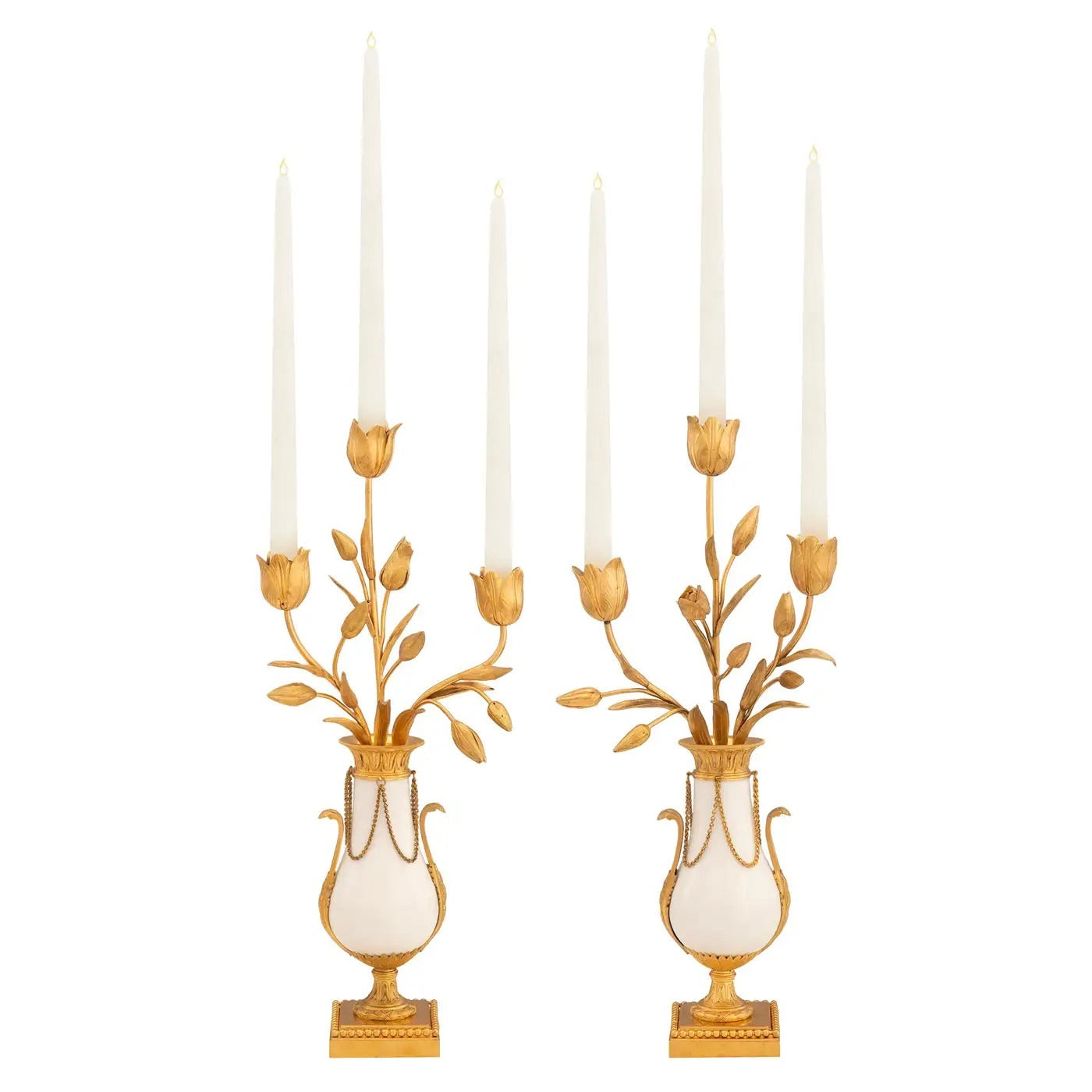 Candelabros Franceses Luis XVI en Ormolu y Mármol de Carrara del siglo XIX