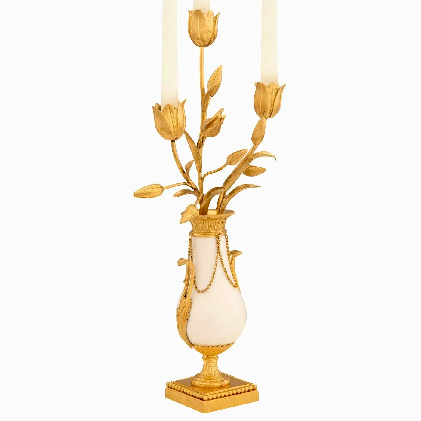 Candelabros Franceses Luis XVI en Ormolu y Mármol de Carrara del siglo XIX