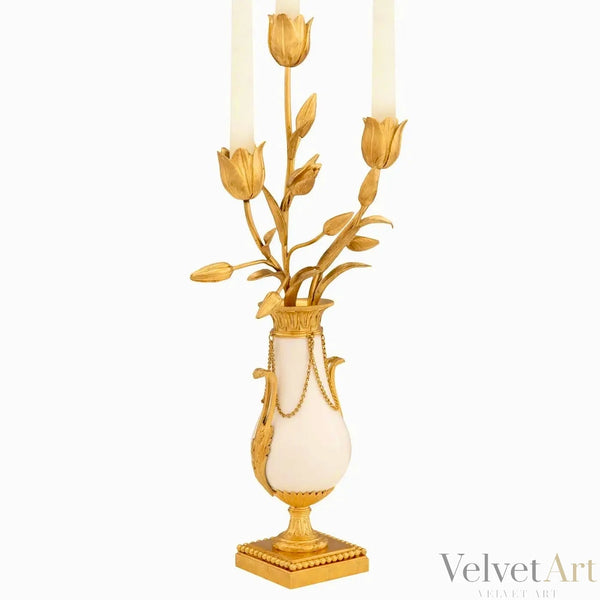 Candelabros Franceses Luis XVI en Ormolu y Mármol de Carrara del siglo XIX