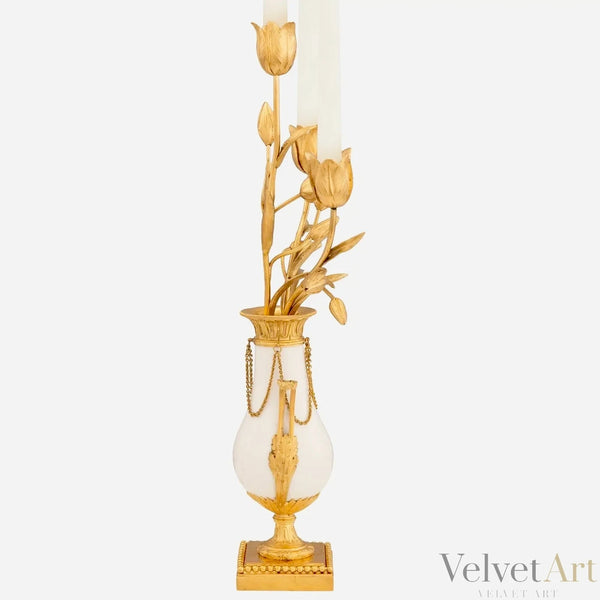 Candelabros Franceses Luis XVI en Ormolu y Mármol de Carrara del siglo XIX