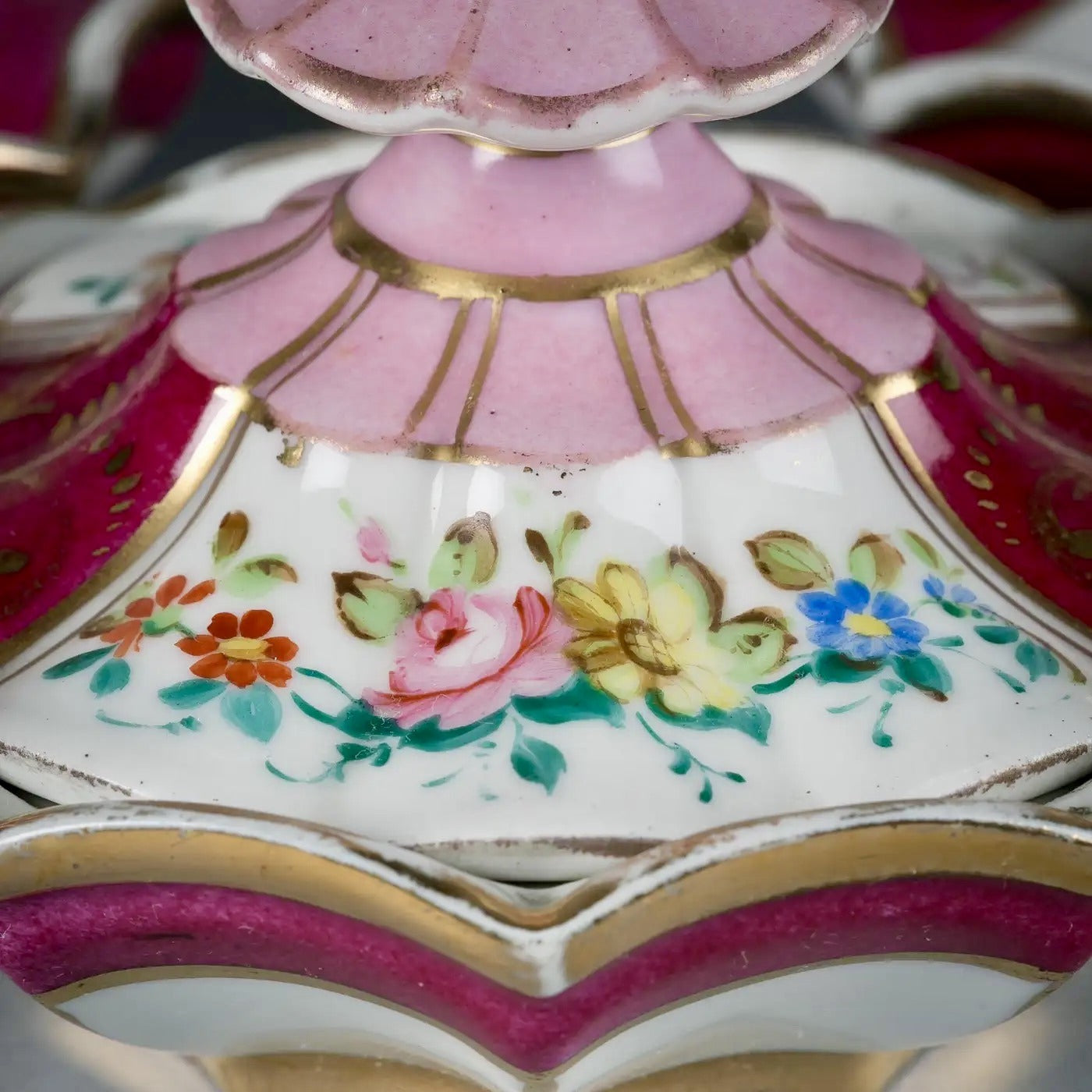 Juego de Tocador Francés Elbee | Porcelana Pintada a Mano, 1900