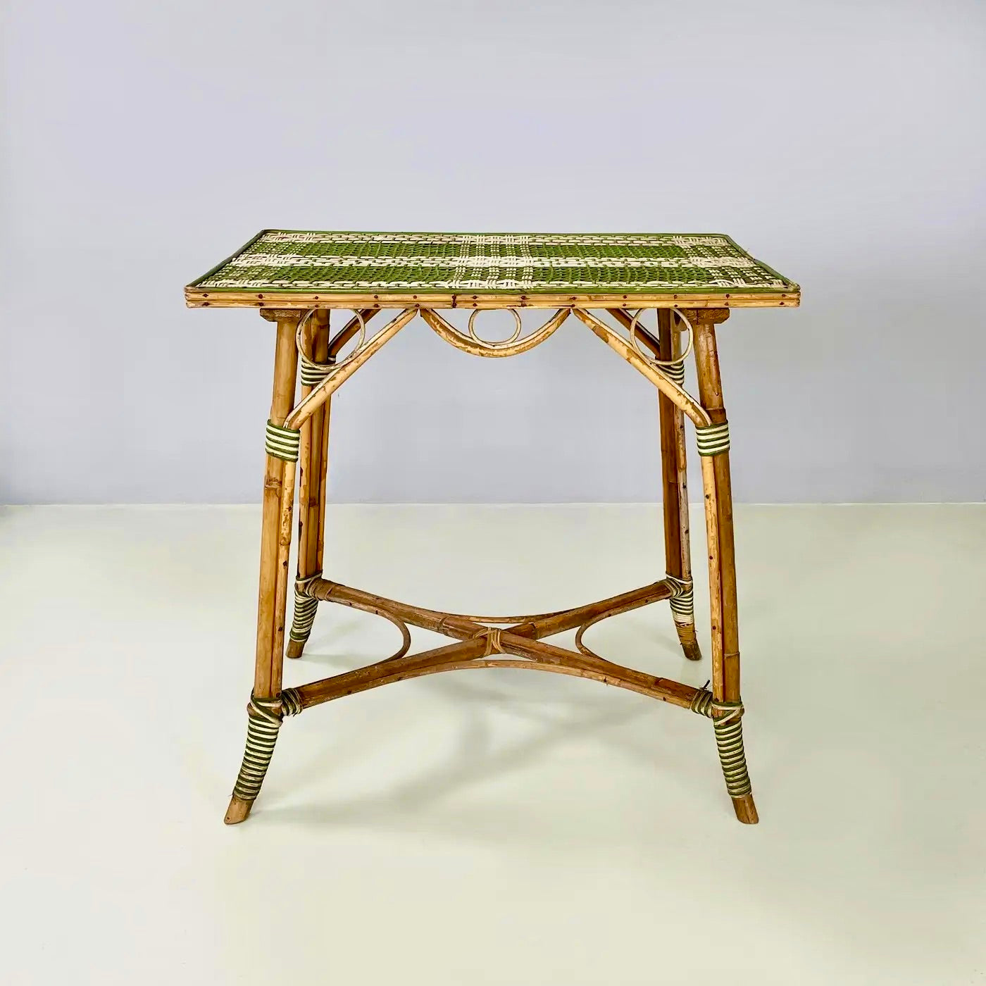 Mesa Italiana Liberty de Ratán de Palazzo Falconi de 1900