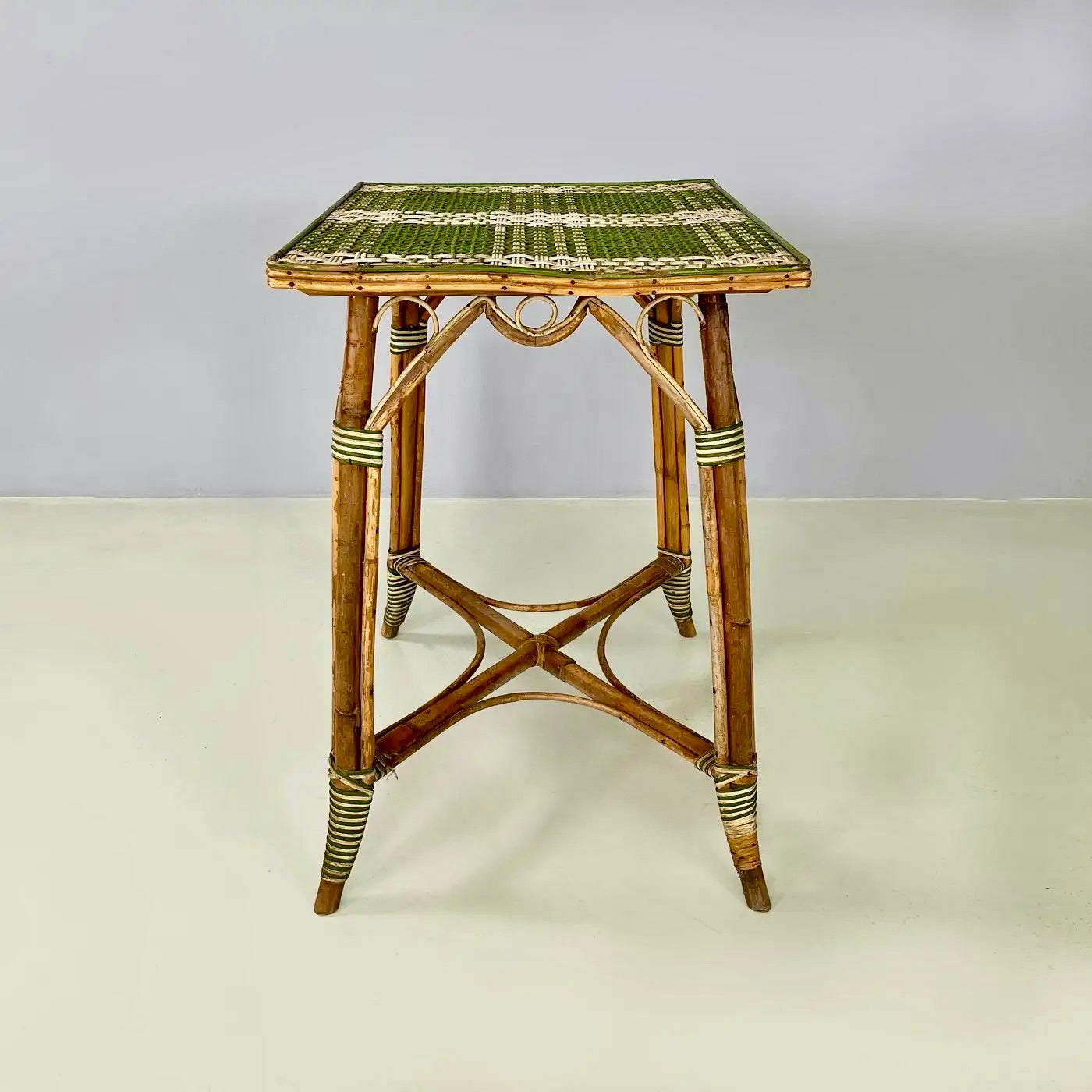 Mesa Italiana Liberty de Ratán de Palazzo Falconi de 1900