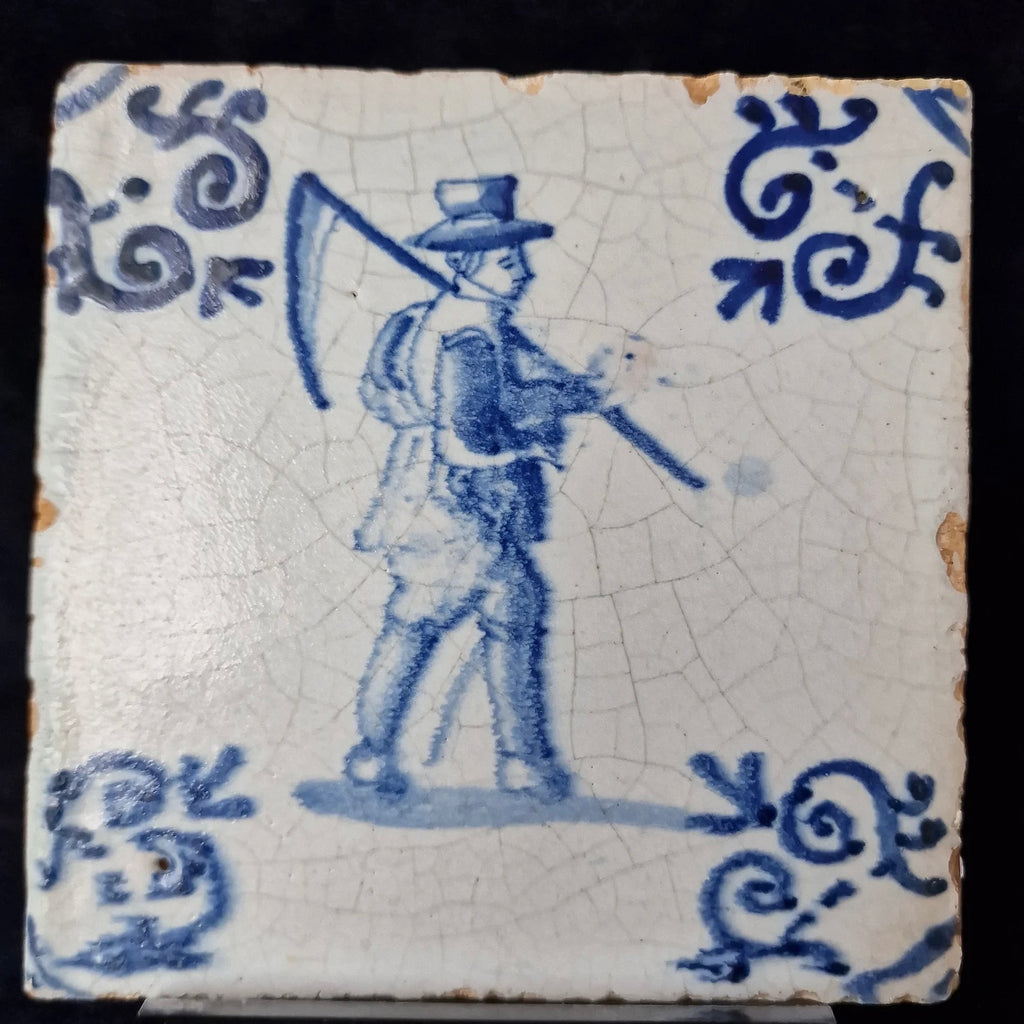 Azulejo Azul de Delft de 1640 | "Temporero Alemán" | Esquina de Volutas