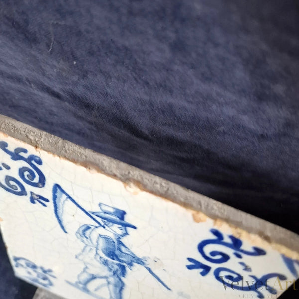 Azulejo Azul de Delft de 1640 | "Temporero Alemán" | Esquina de Volutas