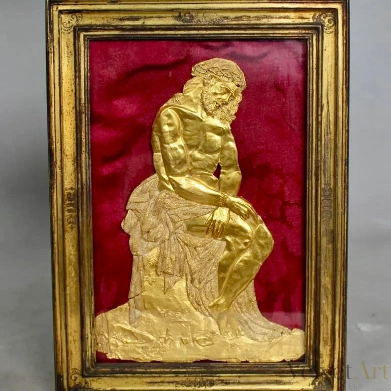 Cristo de la Humildad y Paciencia en Relieve de Oro Amarillo 18k, Siglo XVII