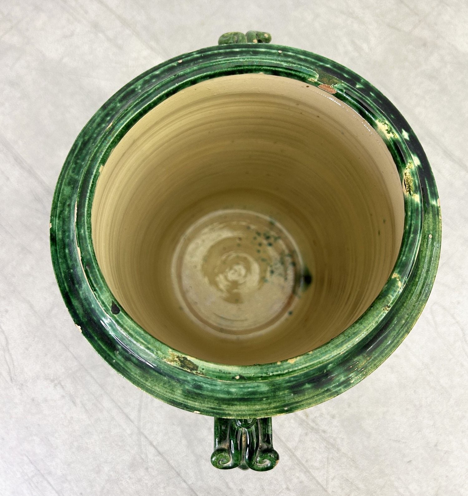 Maceta antigua de cerámica italiana